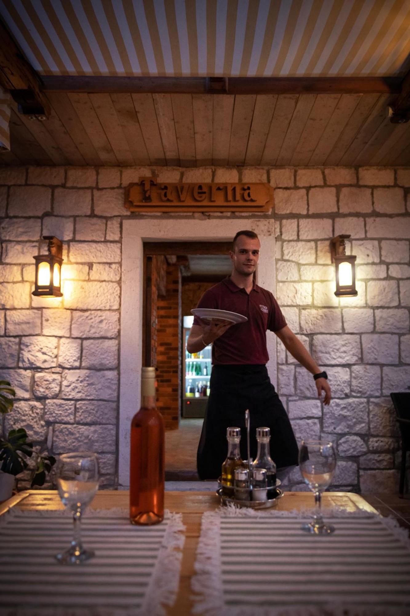 Taverna & Rooms سوتيفان المظهر الخارجي الصورة